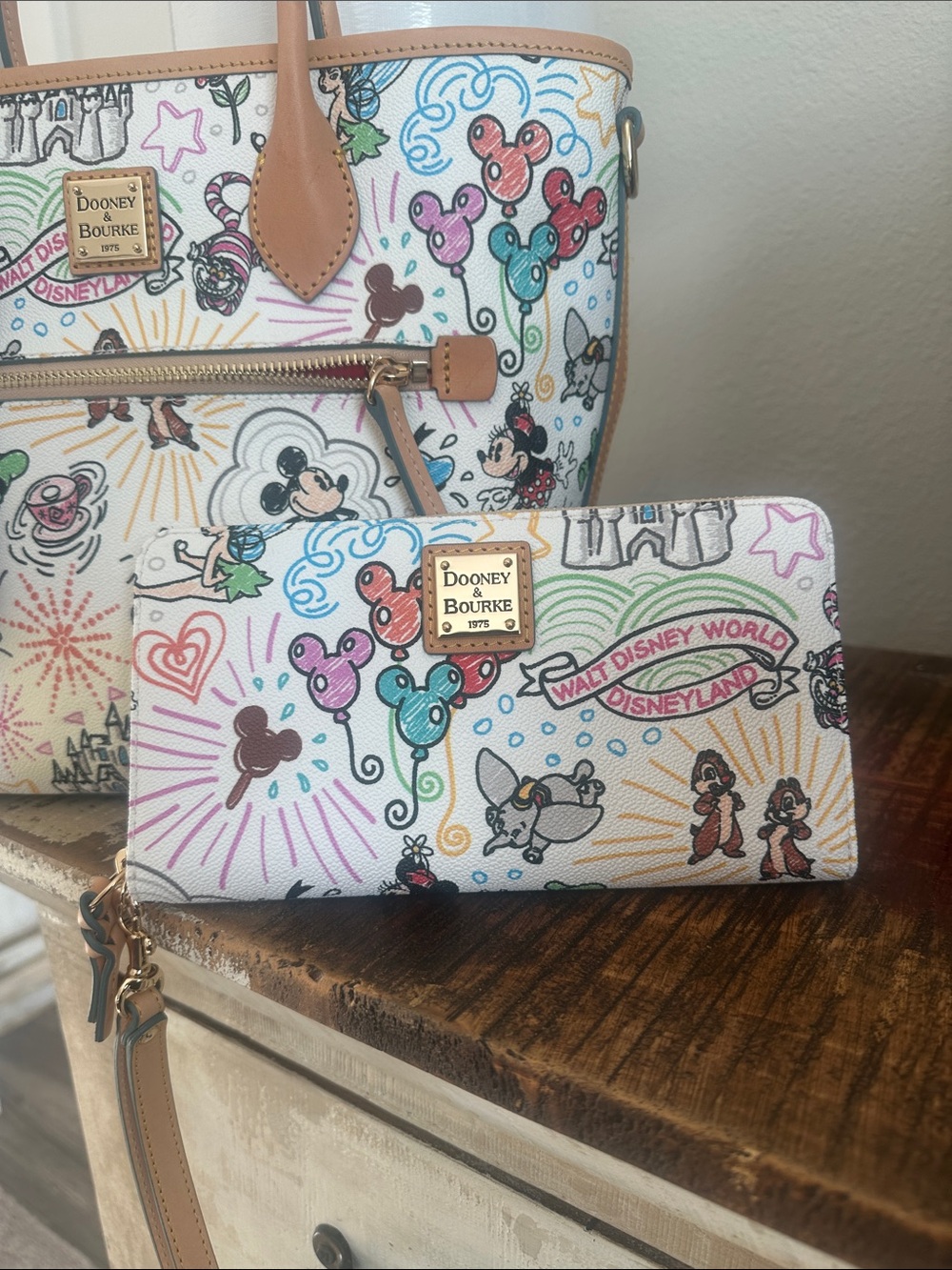 DisneyDooney & Bourke White Disney Sketch Tote with Multicolor wristlet Wallet. - Picture 2 of 11
